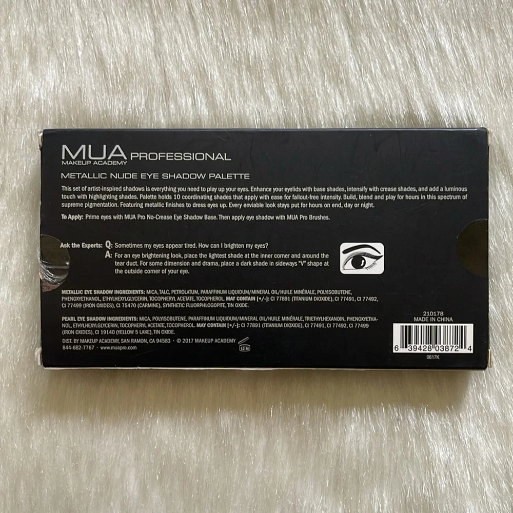 MUA Professional Makeup Academy Eyeshadow Palette & Mattifying Balm Primer Set
